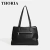 Outono de 2026 Estilo Minimalista Fecho de Trava Flip-Top Grande Capacidade Bolsa Almofada Simples para Viagem Deslocamento Bolsa de Ombro Bolsa de Mão