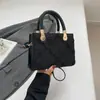Bolsa de Mão Pequena da Moda para Mulheres 2025 Nova Moda Ins Bolsa de Ombro Estilosa Commuter Transversal Bolsa Pequena Quadrada