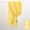 Bufanda de cachemira sintética para mujer versión coreana de otoño e invierno cálida color liso reunión anual bufanda de cachemira roja chal con flecos venta al por mayor de fábrica