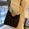 2025 Verão Nova Moda Bolsa de Tecido Texturizado de Veludo Cotelê Portátil Ombro Transversal Bolsa Feminina Axilar para Trabalho Bolsa Morango
