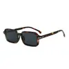 Gafas de Sol Cuadradas Retro con Clavos de Arroz para Mujer Ins Sencillas Elegantes Gafas de Protección Solar Moda Callejera Europea y Americana Gafas de Sol de Moda para Hombre