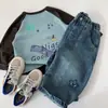 Jeans para niños Mai Bao 2026 estilo nuevo de invierno para niños pantalones elegantes de pierna curva con estrellas ajuste holgado pantalones dropshipping