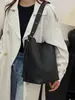 Bolsa balde DIY caseira estilo coreano bolsa de material bolsa nicho vintage nova moda feminina bolsa de ombro para o dia a dia sob o braço