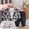 Conjuntos Infantis de Primavera e Outono, Novas Roupas de Primavera para Meninos, Roupas de Primavera para Bebês, Camisas Xadrez Estilosas, Conjunto de Três Peças