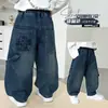 Calça Jeans Infantil Menino 2026 Nova Estilosa Estilo Outono Roupas de Outono para Crianças Calças Bebê Outono Casual Calças Longas Vestuário Infantil