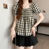 Moderna Camisa de Verano Nueva para Mujer Retro a Cuadros Hombro Derecho Manga Corta Mangas Campana Suelta Adelgazante Cuello Cuadrado Top