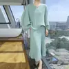 2026 Novo Estilo Outono e Inverno Estilo Preguiçoso Veludo Puro de Visão Redonda Tricô Cor Pura Saia Solta Conjunto Feminino de Duas Peças