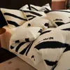 Conjunto de Cama de Veludo Leite Espesso Quente de Inverno de Quatro Peças Novo 2025 Conjunto de Três Peças de Lençol e Capa de Edredom de Veludo Coral