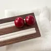 Brincos Retrô Elegantes de Estilo Francês para Mulheres, Brincos de Pérola Grandes Barrocos de 25mm, Luxo Acessível e Brincos Vermelhos de Alta Qualidade