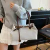 Moderna Bolso de Hombro de Lona de Gran Capacidad para Viajes, Estilo Nuevo 2025, Combinación de Colores, Retro, para Mujer