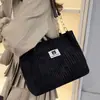 Bolsa Tote de Veludo Grande Capacidade Transfronteiriça para Mulheres 2026 Novo Design de Nicho Bolsa para o Dia a Dia Casual Retro Bolsa de Ombro Tendência