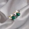 E175 Yiwu Venta Directa de Fábrica Pendientes de Cristal Cubo Lazo Venta al por Mayor Envío Gratis Aleación de Acero