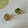 Nuevos aretes de botón estilo francés 2023 verde leche blanco estilo retro único estilo Anna aretes para mujer aretes de temperamento elegante