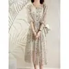Vestido longo floral, vestido francês de manga curta, design único, novo vestido de comprimento médio para mulheres do verão de 2026