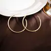 Brincos Simples em Formato de C Europeus e Americanos Mais Vendidos para Mulheres, Argolas Lisas da Moda, Brincos Personalizados Brilhantes, Estilo Ins, Acessórios Exagerados e Versáteis