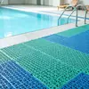 Venta al por mayor de alfombras antideslizantes huecas para piscina, impermeables, resistentes al desgaste, para baño, empalme de alfombras de plástico PVC antideslizantes para baño