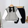 Conjunto de 3 Peças para Crianças: Colete Listrado Bordado com Cachorro de Desenho Animado para Primavera e Outono, Camiseta de Manga Longa, Calça Jogger
