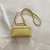 Bolso de Mano Minimalista de Nicho para Mujer 2026 Nueva Moda de Invierno Bolso de Hombro Versátil con un Toque de Lujo para Viajar al Trabajo y Uso Cruzado