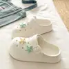 Ligeras y CómodasSandalias perforadas estilo vacación de verano en la playa, cómodas para usar durante largos períodos sin rozar los pies, Zapatillas cerradas estilo Birkenstock de EVA