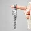NAIDU Lujo Ligero Dial Cuadrado Incrustado de Diamantes Cadena Hueso de Serpiente Reloj de Cuarzo para Mujer Retro Dorado Reloj Cuadrado Pequeño Mano de Alta Gama