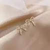 Brincos da Moda Estilo Coreano Mais Vendidos Novo Modelo Brincos Femininos Simples e Elegantes Versáteis Tiktok Mesmo Estilo Tarraxas Atacado