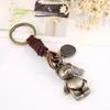 Chaveiro criativo punk masculino e feminino pequeno presente liga desenho animado vintage couro trançado chaveiro pingente de chave