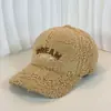 2024 otoño e invierno nuevo gorro de béisbol coreano simple para combinar con todo de lana de cordero con letra bordada cara pequeña para niños
