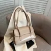 Bolsa de Ombro Casual Simples e Estilosa Feminina para Compras, Deslocamento, Bolsa de Mão Fresca, Nova Bolsa de Braço da Moda 2025