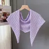 Chal de punto de color sólido suave de venta caliente estilo coreano para mujer, bufanda triangular fina de patrón de rombos calados de moda para primavera y verano