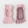 Nuevos calcetines de yoga profesionales con diseño calado, calcetines de malla de verano de cinco dedos para mujer, calcetines antideslizantes para suelo para Pilates y fitness en interiores
