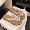 Chanclas de Lunares Lindas de Dibujos Animados con Suela Suave para Mujer Moda Verano 2026 Versátiles Planas de Playa Chanclas Casuales