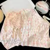 Loja de Roupas Infantis Fornece Pijamas Infantis para Meninas, Algodão Nuvem de Verão Novo Estilo 2026 Conjunto Doce de Três Peças com Manga Curta de Roupa de Casa Feminina