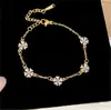 Pulsera con Colgante de Flor Chapada en Oro Real de 14k Lujo Ligero Moda de Gama Alta Pulsera Sencilla Versátil Exquisita Joyería de Mano para Mujeres