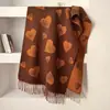 Lenço Jacquard Dupla Face Estilo Coreano Luxo Leve Flor Coração Feminino Outono Inverno Textura Quente Borla Xale Grande Lenço Longo Venda por Atacado