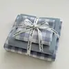 Juego de ropa de cama de cuatro piezas de algodón lavado teñido en hilo Clase A, funda de edredón a cuadros de alta calidad estilo ins, juego de tres piezas para estudiante de dormitorio individual al por mayor
