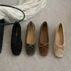 Zapatos de mujer de estilo coreano, punta redonda, corte bajo, colección nueva 2026, modernos, que realzan la altura, con moño, diseño sin cordones, cómodos y versátiles, zapatos pequeños de cuero