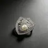 Broche Estilo Nuevo "Mazhongchenggong" con Perlas de Agua Dulce, Broche de Lujo Ligero, Regalo para el Año del Caballo, Accesorio de Ropa Unisex, Lujo Ligero