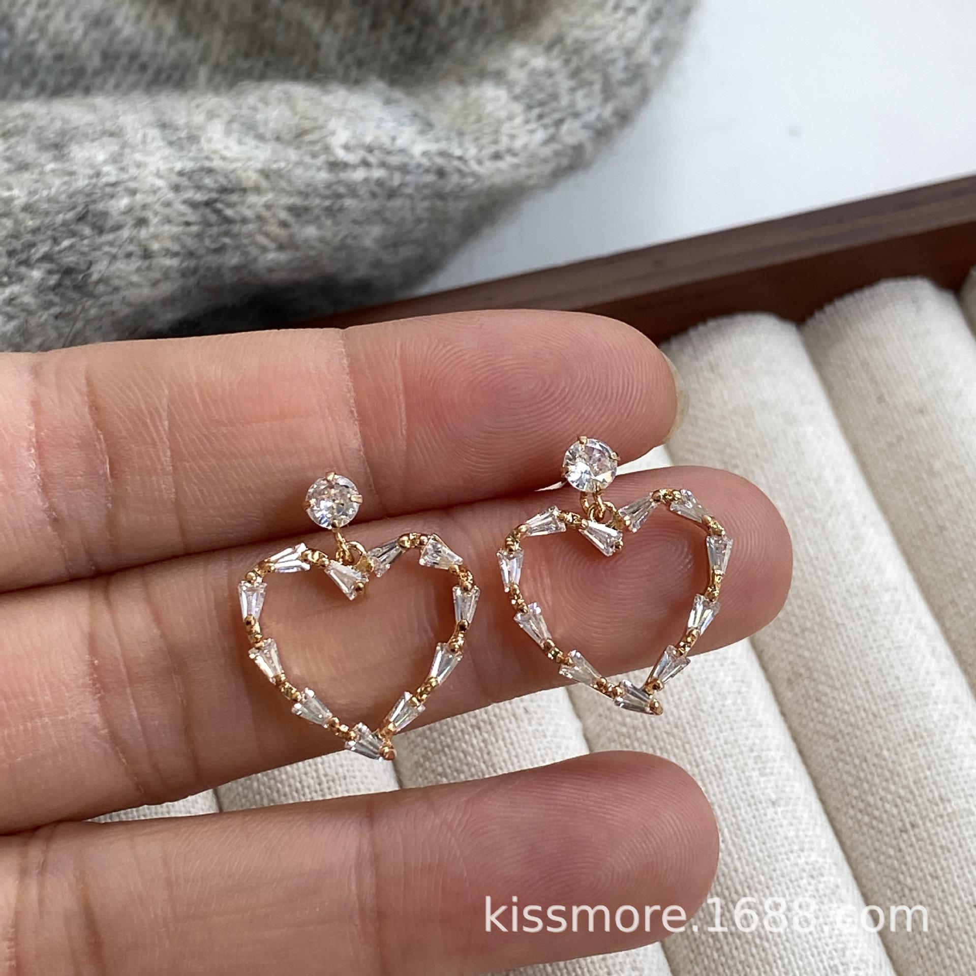 爱心镂空锆石耳环31.jpg