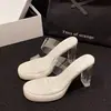 Sandalias Transparentes de Mujer Estilo Nuevo de Una Tira con Punta Abierta y Falda Versátil, Zapatos que Aumentan la Altura para Uso en Exteriores, Pantuflas Antideslizantes para Mujer