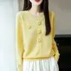 Cárdigan de punto estilo 010 con cuello redondo de ganchillo y cuatro flores de rosa hechas a mano, suéter de lana pura, prenda exterior de punto de manga larga para mujer