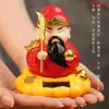 Gato de la Suerte Solar Nuevo Transfronterizo Guan Yu Oscilante Fortuna Auspiciosa Decoración para el Hogar y la Oficina Adornos para el Coche Venta al por Mayor