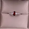 Anillo de Garnet Topa en Polvo Plata s925 Incrustación Microincrustación Exquisito y Delicado Pequeño Fresco Joyería para Mano de Mujer Cristal Limpio