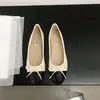Sapatilha Feminina Color Block Preto e Branco Francesa Rasteirinha Bico Quadrado Laço Mary Jane Retrô Suave