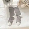 Calcetines Cuatro Estaciones Rayados para Mujer estilo Coreano ins Serie de Colores Helado Modernos Versátiles de Media Pantorrilla Calcetines para Mujer Puño Holgado