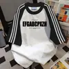 Camiseta Manga Curta Colorida com Costura Contrastante Três Listras Estilo Coreano High Street com Letras para Mulheres 2024 Novo Verão Solta Casual