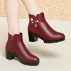 Botas Curtas de Salto Alto Femininas Dropshipping, Botas Curtas de Salto Grosso para Mães, Sapatos de Couro Femininos, Sapatos de Algodão Aveludado de Outono e Inverno para Pessoas de Meia-Idade e Idosas