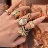 Anillo abierto de diseño de flor de lava líquida vintage, anillo de estilo francés con perlas de imitación microincrustadas para mujer