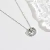 Collar con Colgante Redondo de Lujo Ligero con Doble Anillo y Diamantes, Cadena para Clavícula Versátil de Nicho Inspirada en Chanel con Textura de Alta Gama