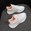Grulla de Almohada Blanca 2026 Nuevas Ligeras Antideslizantes Marca Zapatos de Mujer Transpirables Estilo Coreano Para Correr Suela Suave Malla Flyknit Tenis Casuales