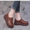 Zapatos de plataforma retro con punta redonda para aumentar la altura para mujer, nuevo estilo 2026 zapatos casuales sin cordones con suelas gruesas y suaves, zapatos de cuero perezoso para mujer